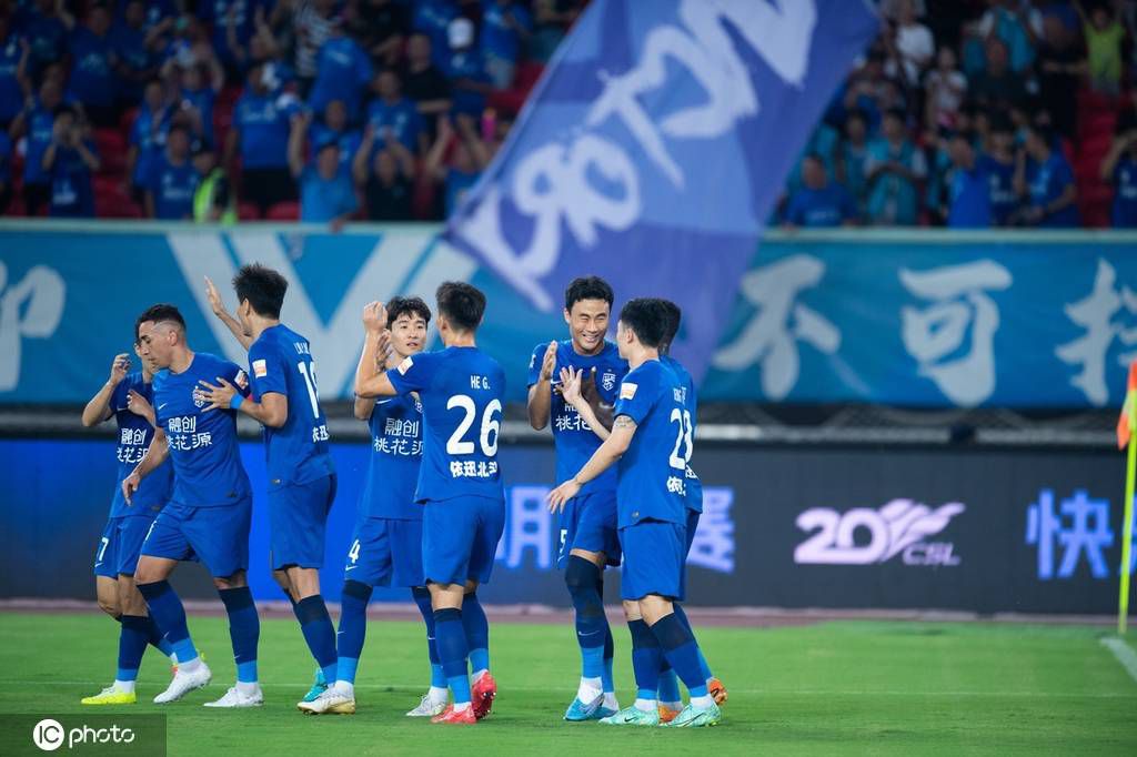 温哥华华语电影节坚持以公益性以为原则、以;宣扬中国文化，推广华语电影为宗旨，以集结海内外优秀青年电影人、挖掘新时代、新生代电影为目标，通过影片展映、学术研讨、创意创作、电影市场等活动，让更多的优秀华语影片走出国门，面向世界